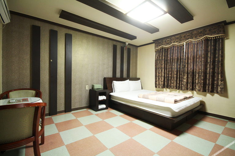 Bedroom 2, Changnyeong Namji Love Holic, Changnyeong
