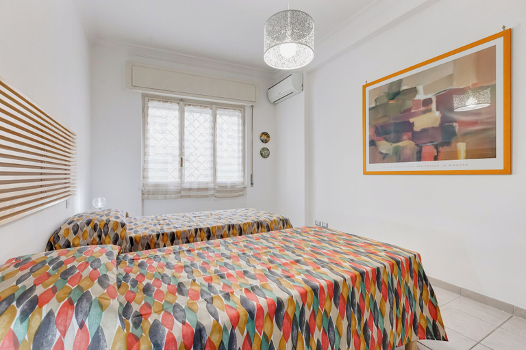Bedroom 2, Cozy 2-Bedroom Flat with Balcony, Roma