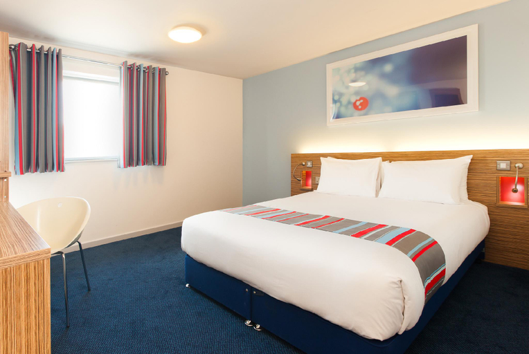 Bedroom 3, Travelodge Ashbourne, Staffordshire