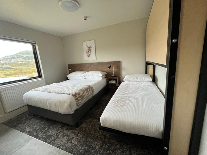 Bedroom 2, Swagman Chalet, Snowy River