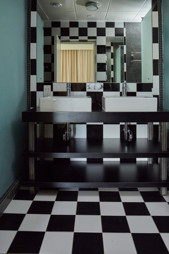 Bathroom 5, Hotel Slipway, Kinondoni
