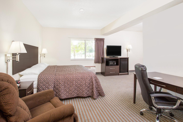 Bedroom, Super 8 By Wyndham Cedar Falls, Black Hawk