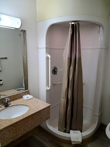 Bathroom 4, Rodeway Inn Las Cruces, Dona Ana