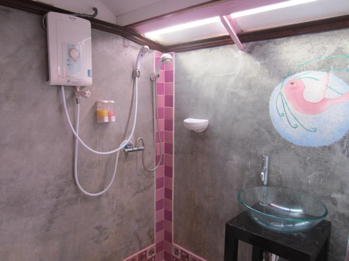 Bathroom 4, Pai Waan Resort, Pai