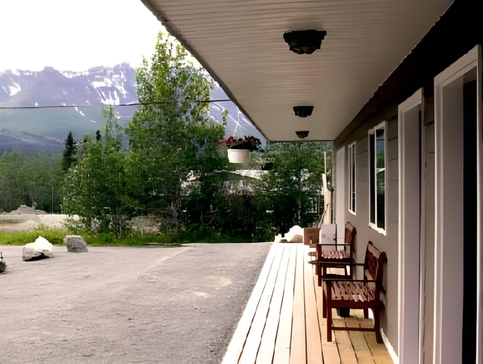 Others 4, Parkside Inn, Yukon
