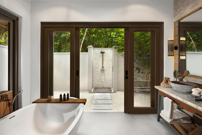 Bathroom 4, Vakkaru Maldives, Baa Atoll
