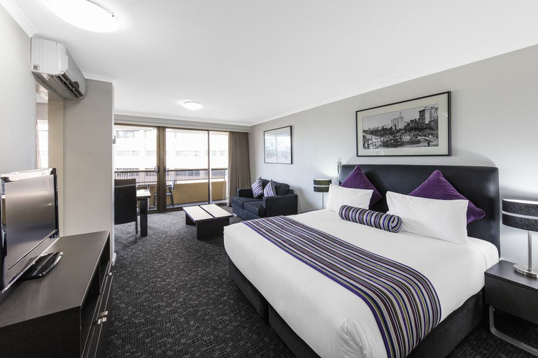 Bedroom 4, Oaks Sydney Hyde Park Suites, Sydney