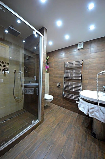 Bathroom 3, Olympie, Trutnov