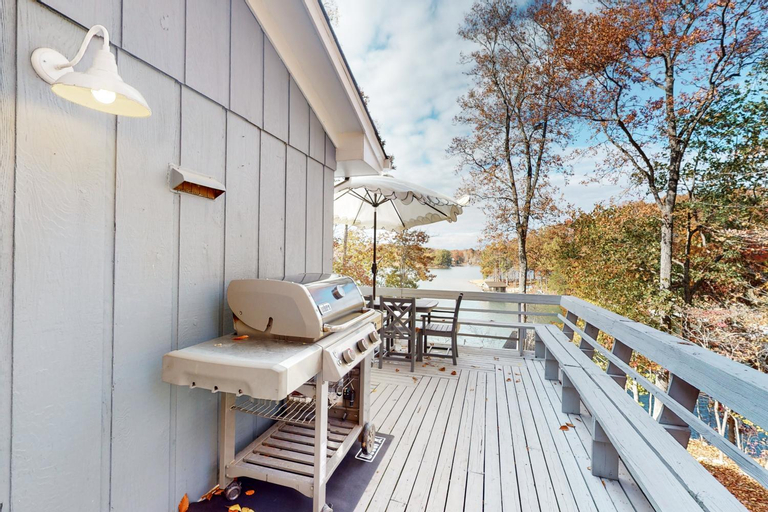 Lazy Dog Retreat, Bedford