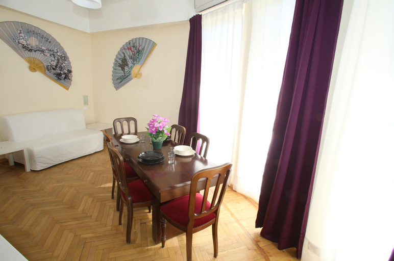 Others 5, 53 Solaro Apartments, Imperia