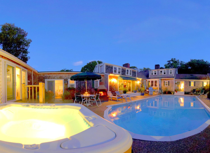 Sport & Beauty 4, Lamb and Lion Inn, Barnstable
