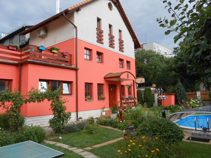 Others 3, Aranyeso Vendeghaz Csorbai, Budapesti