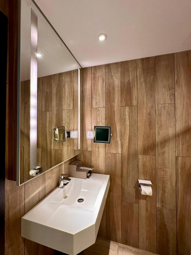 Bathroom 5, King Park Hotel, Kota Kinabalu