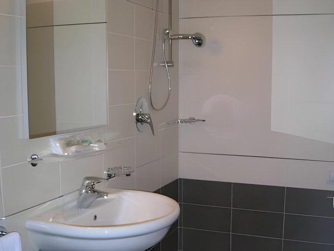 Bathroom 4, Hotel King, Monza and Brianza
