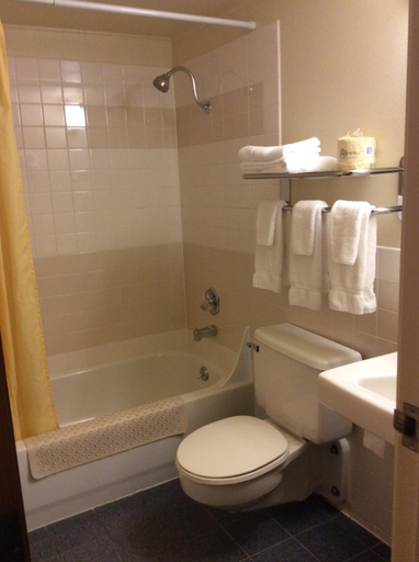 Bathroom 3, Shelikof Lodge, Kodiak Island
