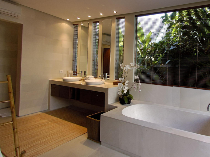 Bathroom 11