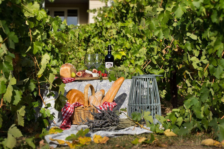 5, Provence Spa Villa 2, Hepburn - East