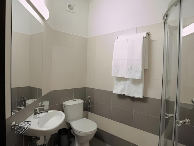 Bathroom 5, Vihren Royal Palace, Bansko