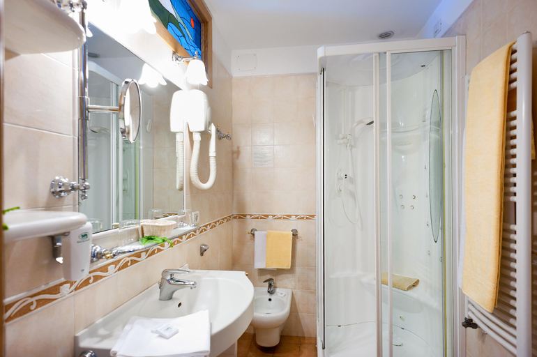 Bathroom 4, Hotel Villa Schuler, Messina