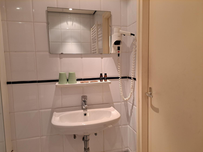 Bathroom 3, Hotel Restaurant Noordooster, Delfzijl