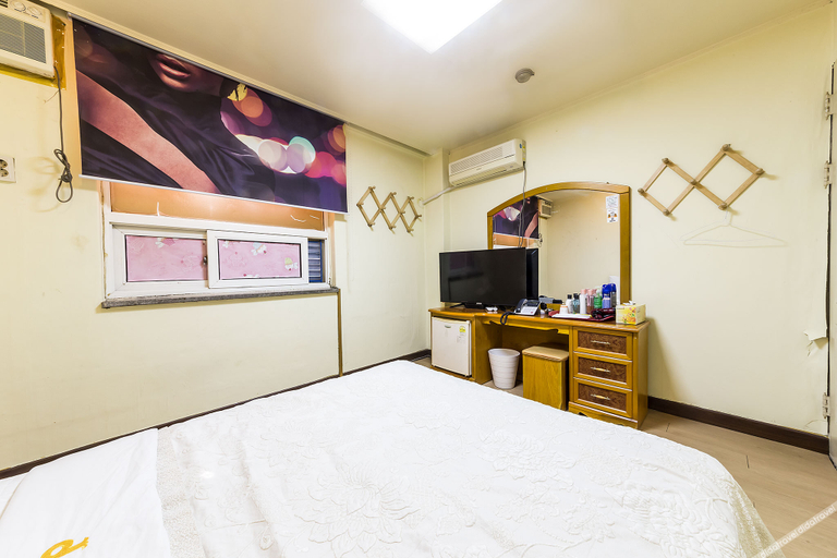 Bedroom 2, Chuncheon Metro, Chuncheon