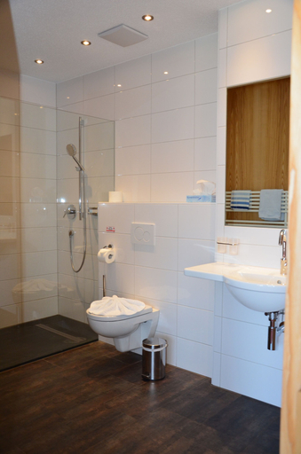 Bathroom 3, Hotel & Restaurant Der Hirschen, Bregenz