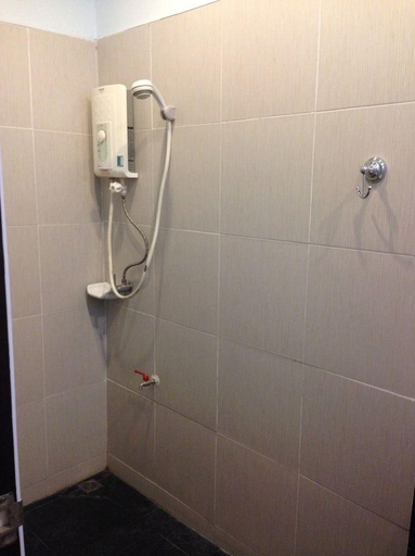 Bathroom 2, U2 Inn, Hat Yai