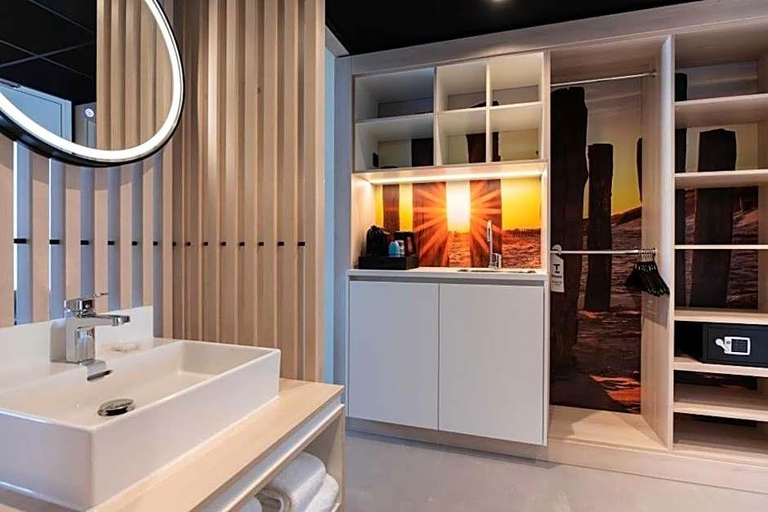 Bathroom 5, Hotel Waterstate, Goes