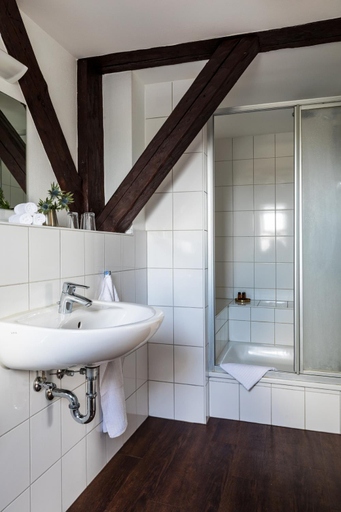 Bathroom 3, Schloss Harkensee, Nordwestmecklenburg