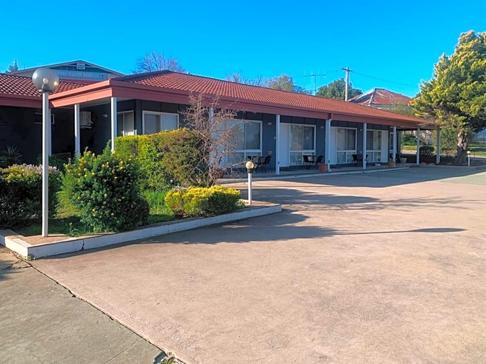 Exterior & Views 2, Country Comfort Cowra Countryman Motor Inn, Cowra