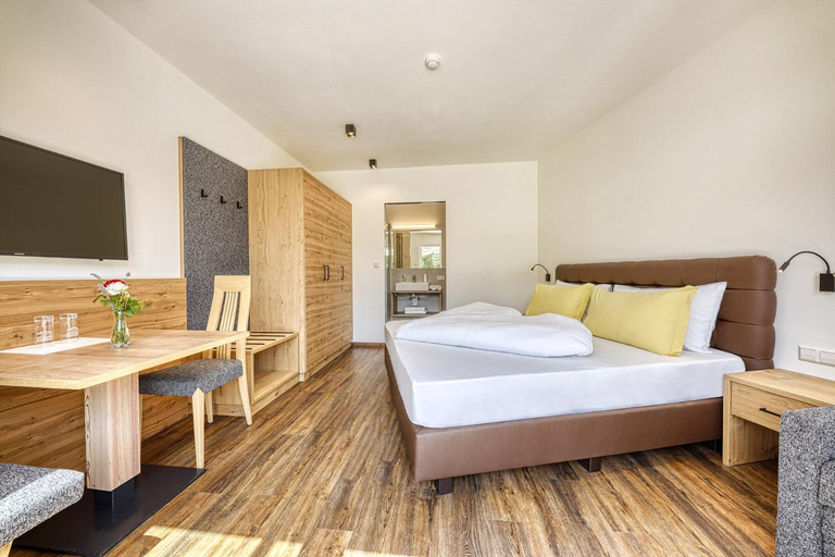 Others 5, Das Mitterplarser Hotel, Bolzano