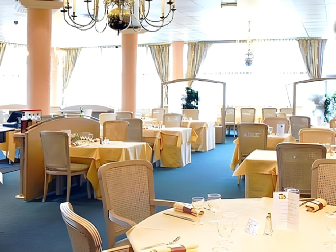 Food & Drinks 5, Hotel Logis de Lyon Est, Ain
