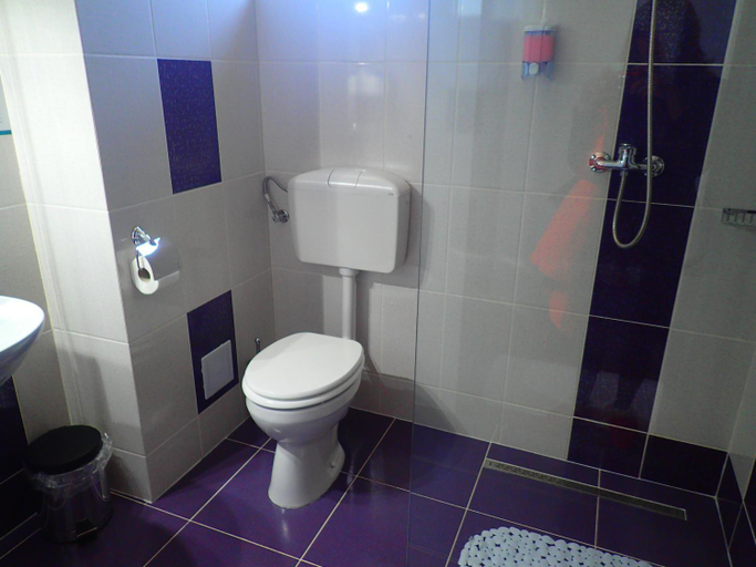 Bathroom 2, Indeep Club-Piscina & Relaxare langa Constanta, Cumpana