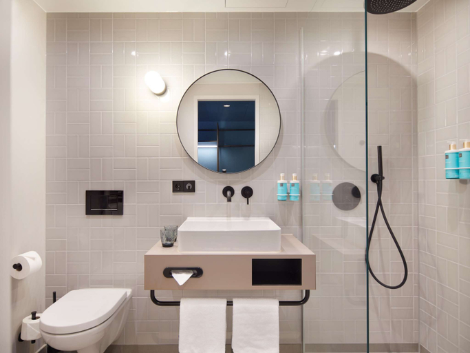 Bathroom, Novotel Hamburg Central Station, Hamburg