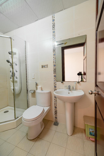 Bathroom 5, Alibaba Hotel, Da Nang