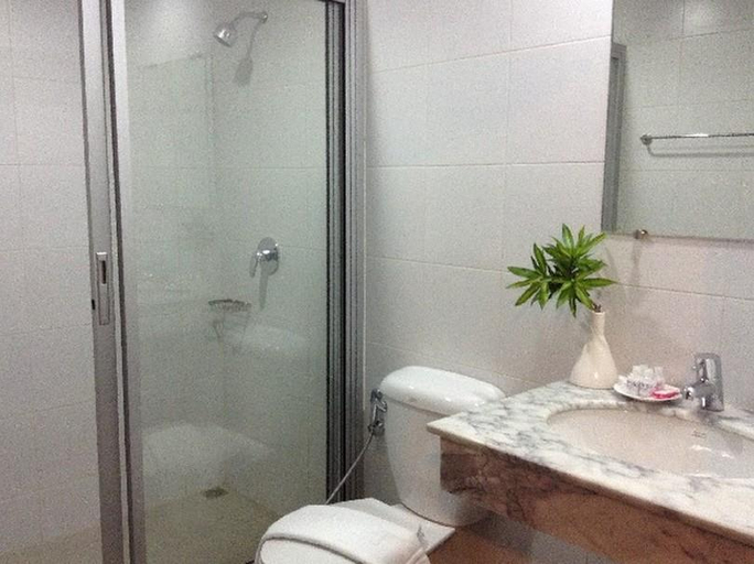 Bathroom 4, Mango Bedroom Inn, Ratchathewi