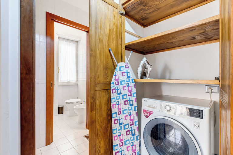 Bathroom 3, Cozy 2-Bedroom Flat with Balcony, Roma