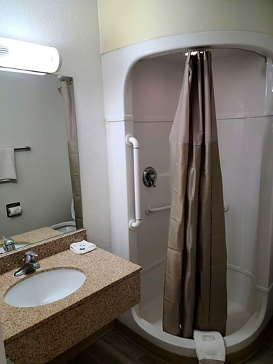 Bathroom 5, Rodeway Inn Las Cruces, Dona Ana