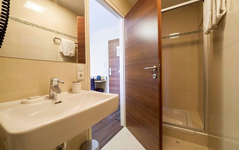 Bathroom 3, Hotel Guter Hirte, Salzburg