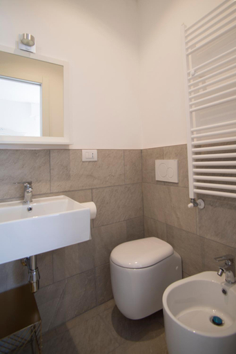 Bathroom 2, La Maison Extravagante, Varese