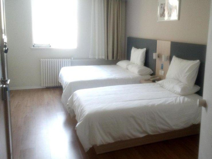 Bedroom 2, Home Inn Yiju Hotel (Qingdao May 4th Square Mixc City Zhiquan Road Metro Station Branch), Qingdao