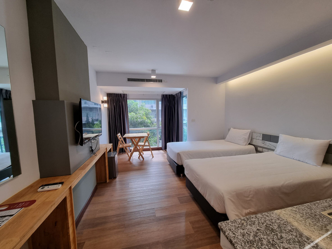 Bedroom 3, The Key Point Hotel, Din Dang