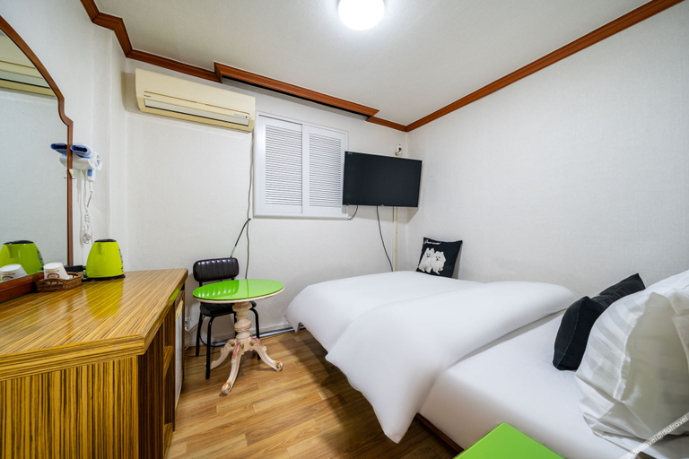 Bedroom 2, Achasan Station Ihwa, Gwang-jin
