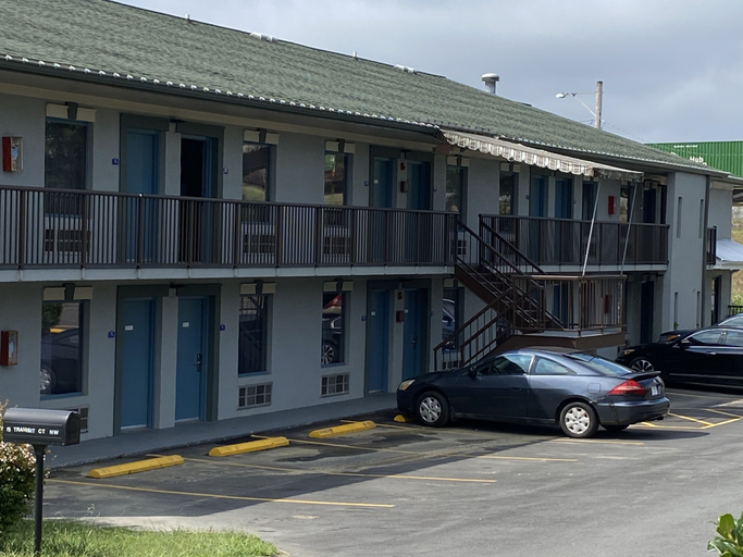 Exterior & Views 2, Cabarrus Inn, Cabarrus
