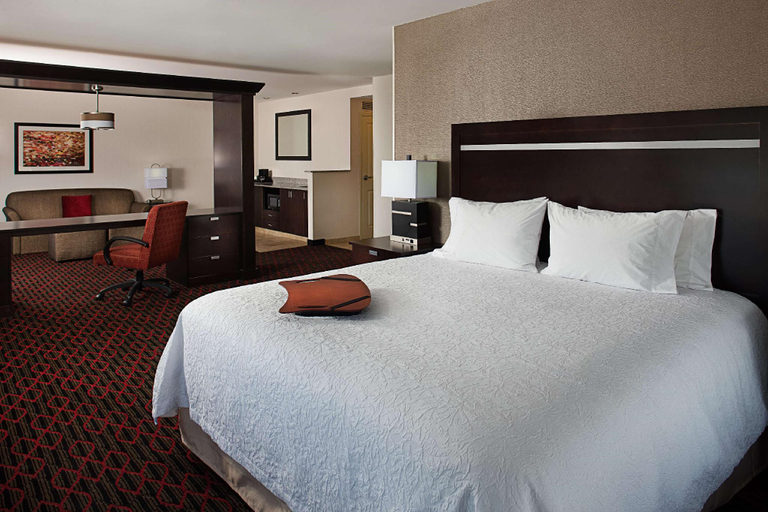 Bedroom 3, Hampton Inn Portland Downtown - Waterfront, Cumberland