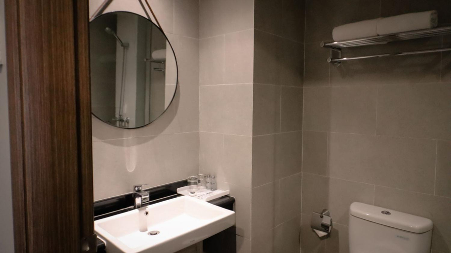 Bathroom 7