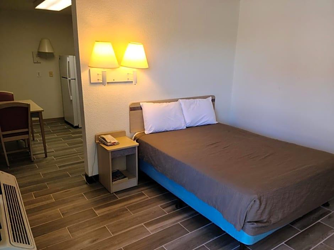Bedroom 2, Rodeway Inn Las Cruces, Dona Ana