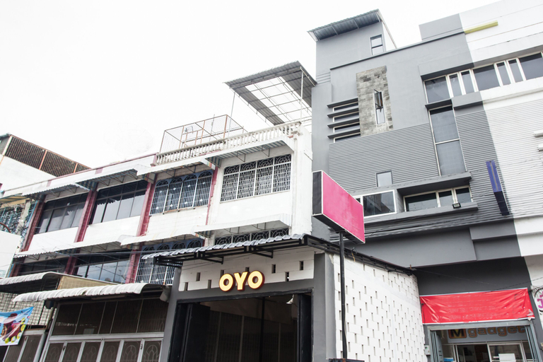 Exterior & Views 2, Hotel O Mono Guest House, Medan