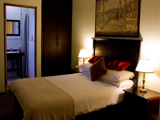 Bedroom 2, Alveston Manor Small Hotel, Nkangala