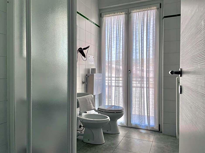 Bathroom, Beatrix & Golf, Verona